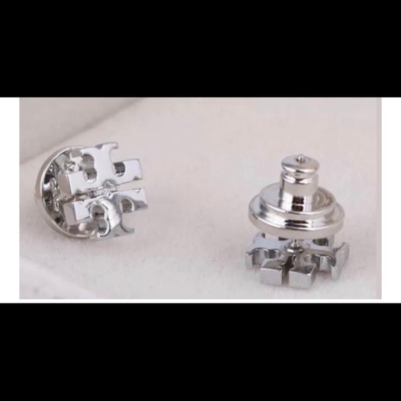 Tory Burch silver logo square stud earrings - Picture 6 of 7